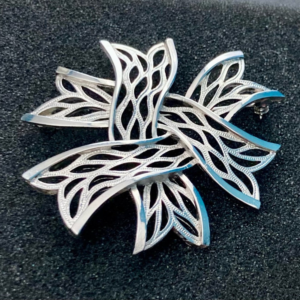 Vintage Trifari Silver Tone Brooch